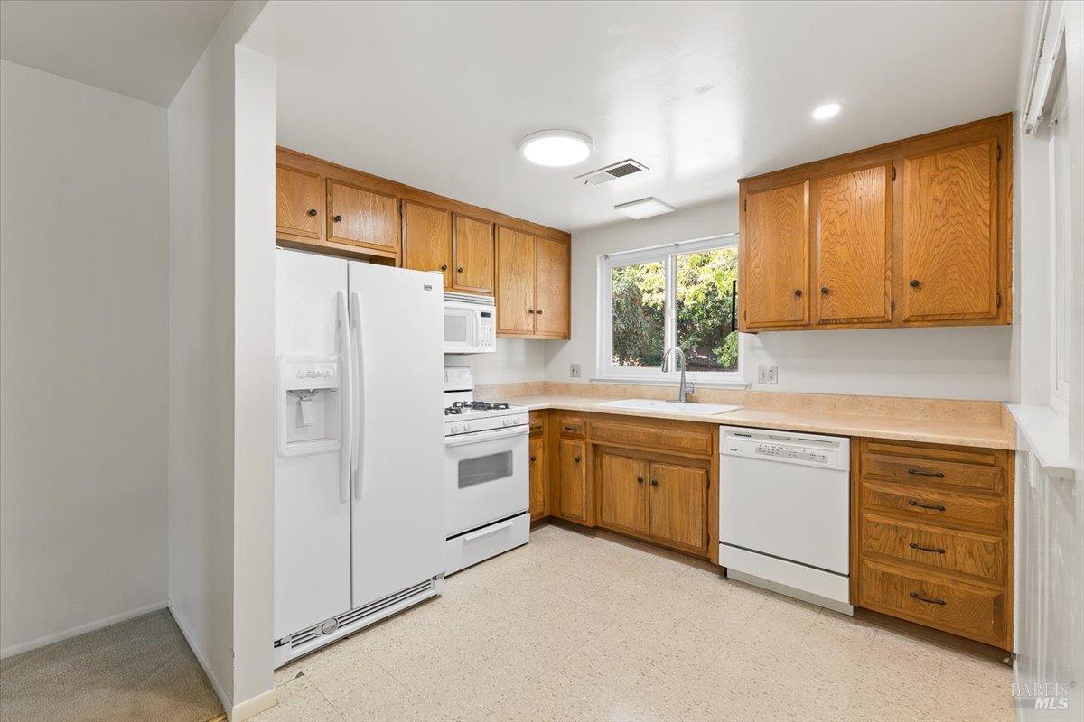 417 Deerfield Circle Santa Rosa, CA 95409 - Photo 15 of 48