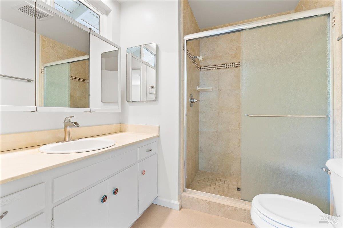 417 Deerfield Circle Santa Rosa, CA 95409 - Photo 26 of 48 Primary bathroom.