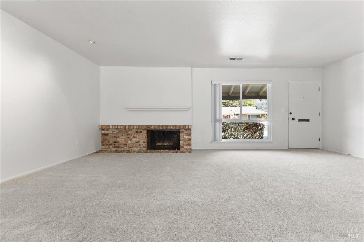 417 Deerfield Circle Santa Rosa, CA 95409 - Photo 6 of 48 Looking from the dining area to the front door.