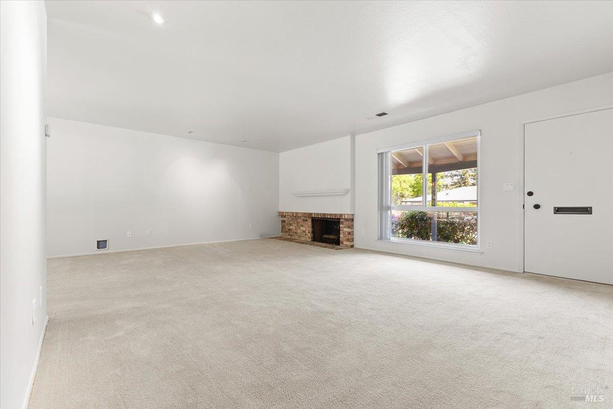 417 Deerfield Circle Santa Rosa, CA 95409 - Photo 7 of 48 Looking from the hallway to the living room.