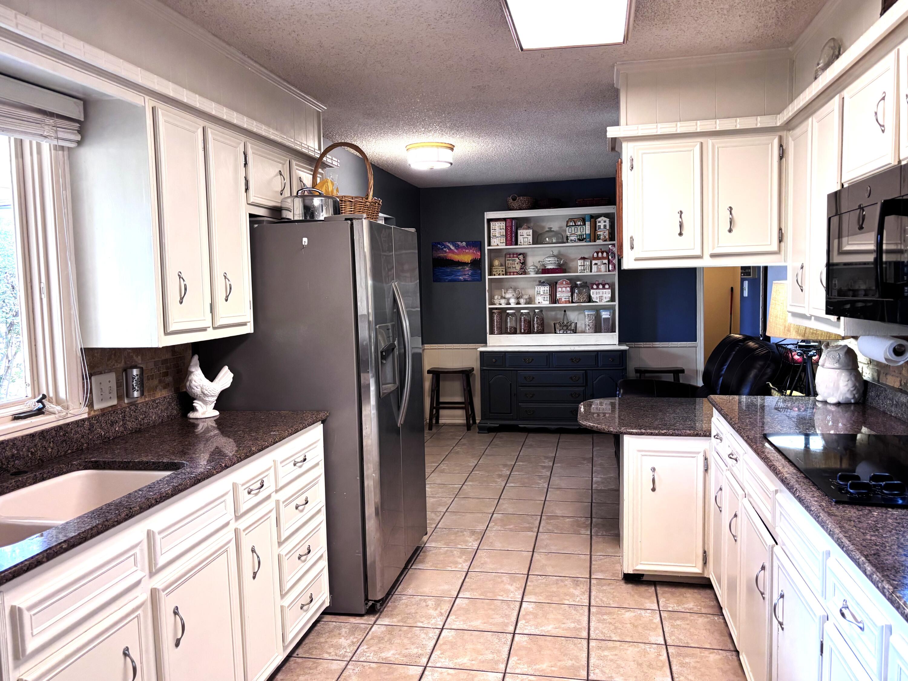 3608 76th Street Lubbock, TX 79423 - Photo 11 of 28 kitchen