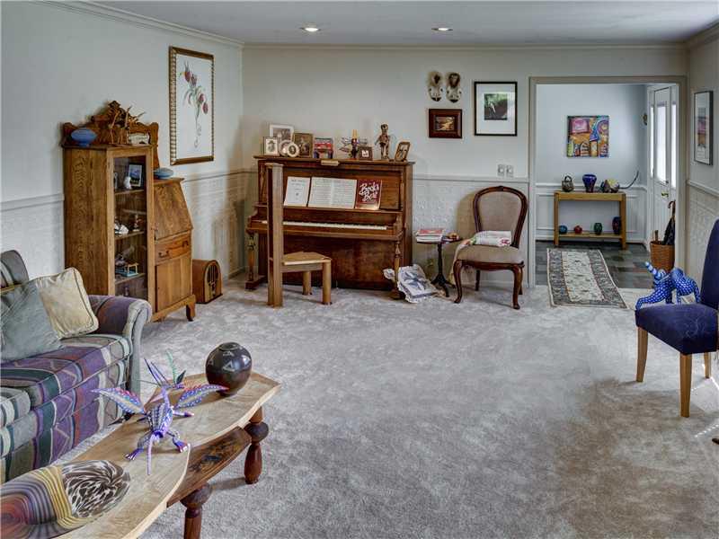 6232 Welham Road Indianapolis, IN 46220 - Photo 5 of 24 Gallery Image 5