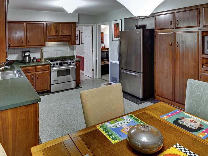 6232 Welham Road Indianapolis, IN 46220 - Photo 9 of 24 Gallery Image 9
