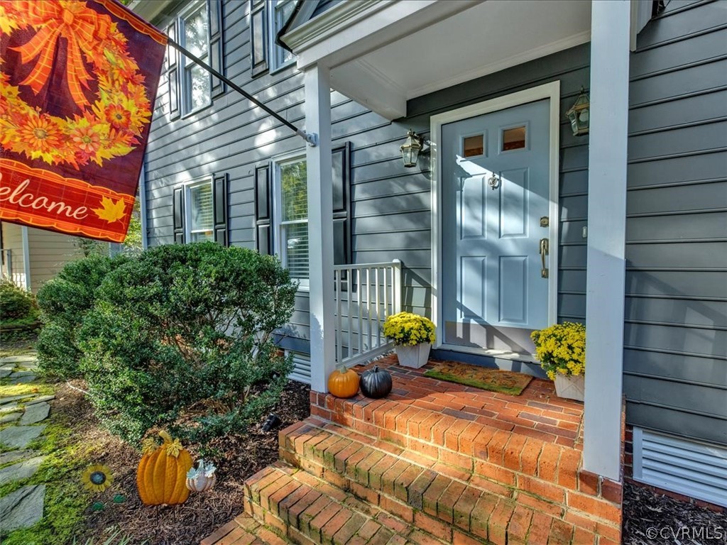 5612 Chatmoss Road Midlothian, VA 23112 - Photo 3 of 23 Front stoop with masonry steps