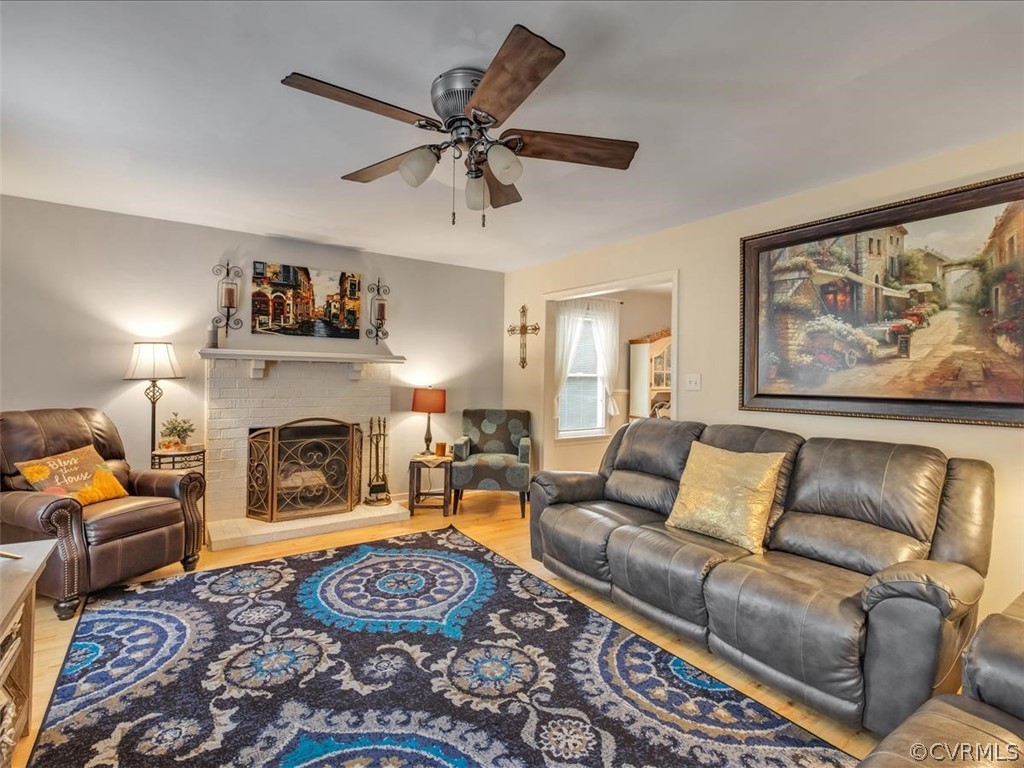 5612 Chatmoss Road Midlothian, VA 23112 - Photo 4 of 23 Laminate floors, fireplace with brick surround, ce