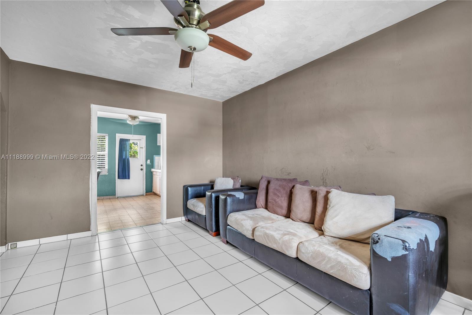 2800 Southwest 25th Street Miami, FL 33133 - Photo 5 of 19 a living room with furniture