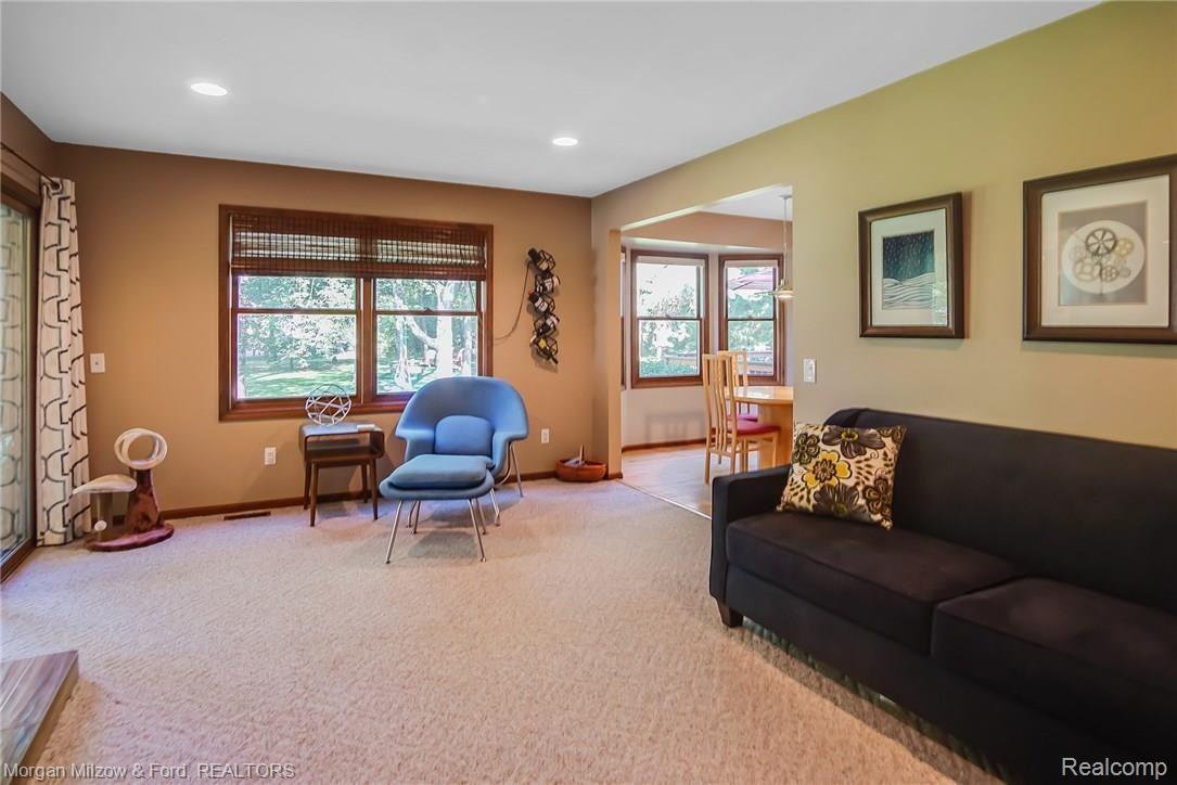6451 Pine Valley Road Clarkston, MI 48346 - Photo 10 of 36 Great room another peek
