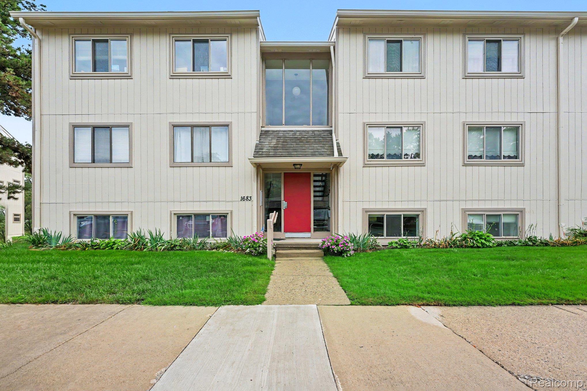 1683 Riverside Drive, Unit 2 Rochester, MI 48309 - Photo 1 of 25 002_file_2288.jpg