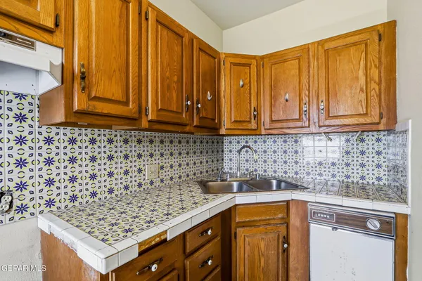 $300,000 | 1016 East Rio Grande Avenue, Unit 3, El Paso, TX 79902