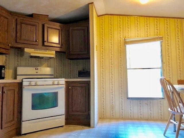 Kitchen and eat-in dining room