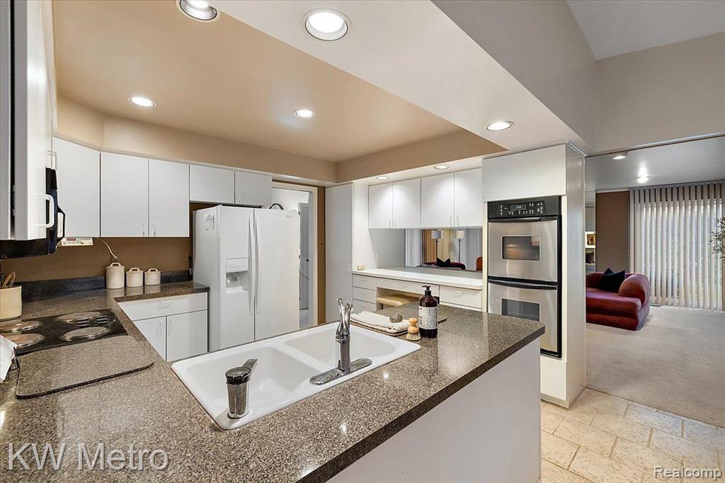 4751 South Valleyview Road West Bloomfield, MI 48323 - Photo 18 of 38 Gallery Image 18