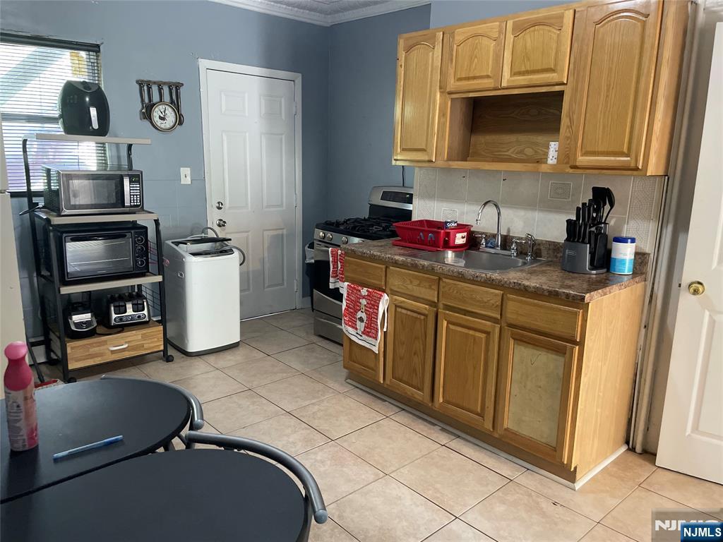 63 Front Street Paterson, NJ 07522 - Photo 6 of 17