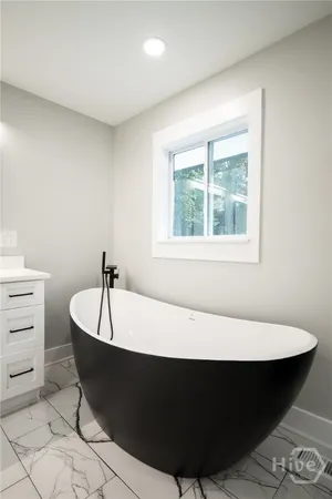 $998,000 | 250 Harbor Heights Circle, Lavonia, GA 30553