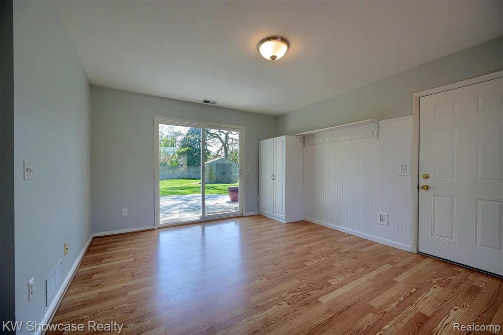 37711 Carson Street Farmington, MI 48331 - Photo 12 of 25