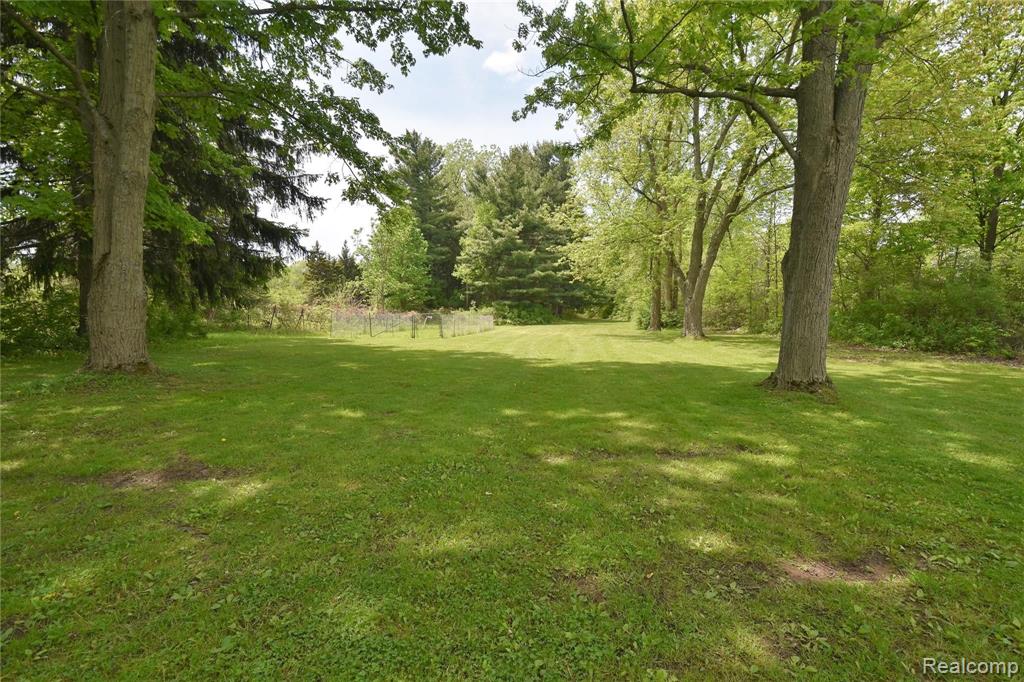 7110 Fenton Road Grand Blanc, MI 48507 - Photo 8 of 28 Gallery Image 8