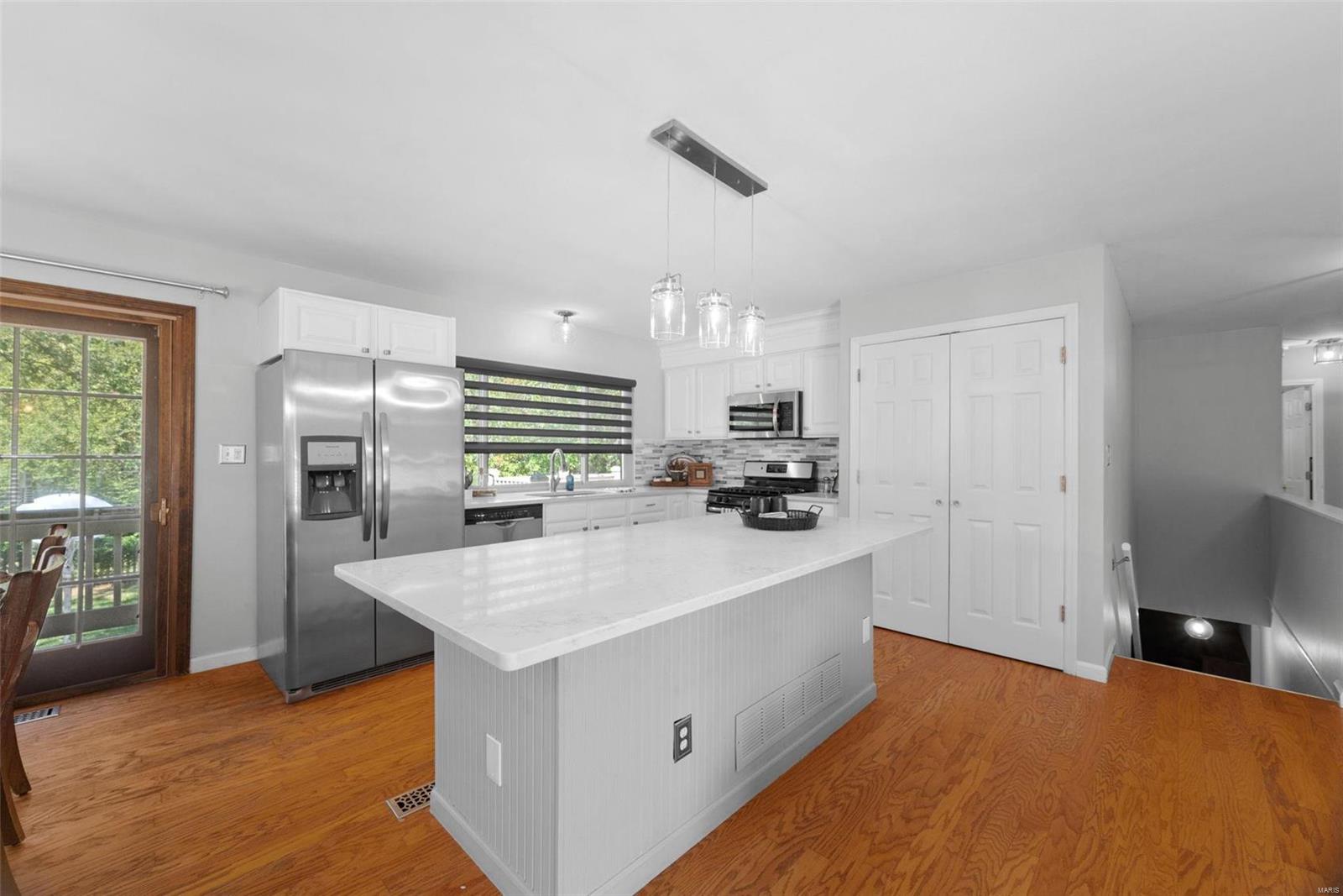 679 Walnut Point Court Ballwin, MO 63021 - Photo 5 of 34