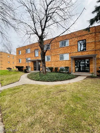 $1,500 | 21045 Southbend Circle, Unit 9, Rocky River, OH 44116