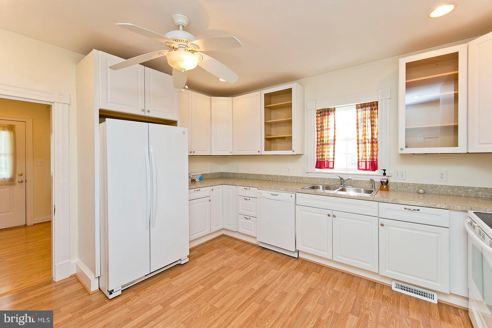 8 Cunningham Lane Boyce, VA 22620 - Photo 21 of 35 Definitely eat in Kitchen