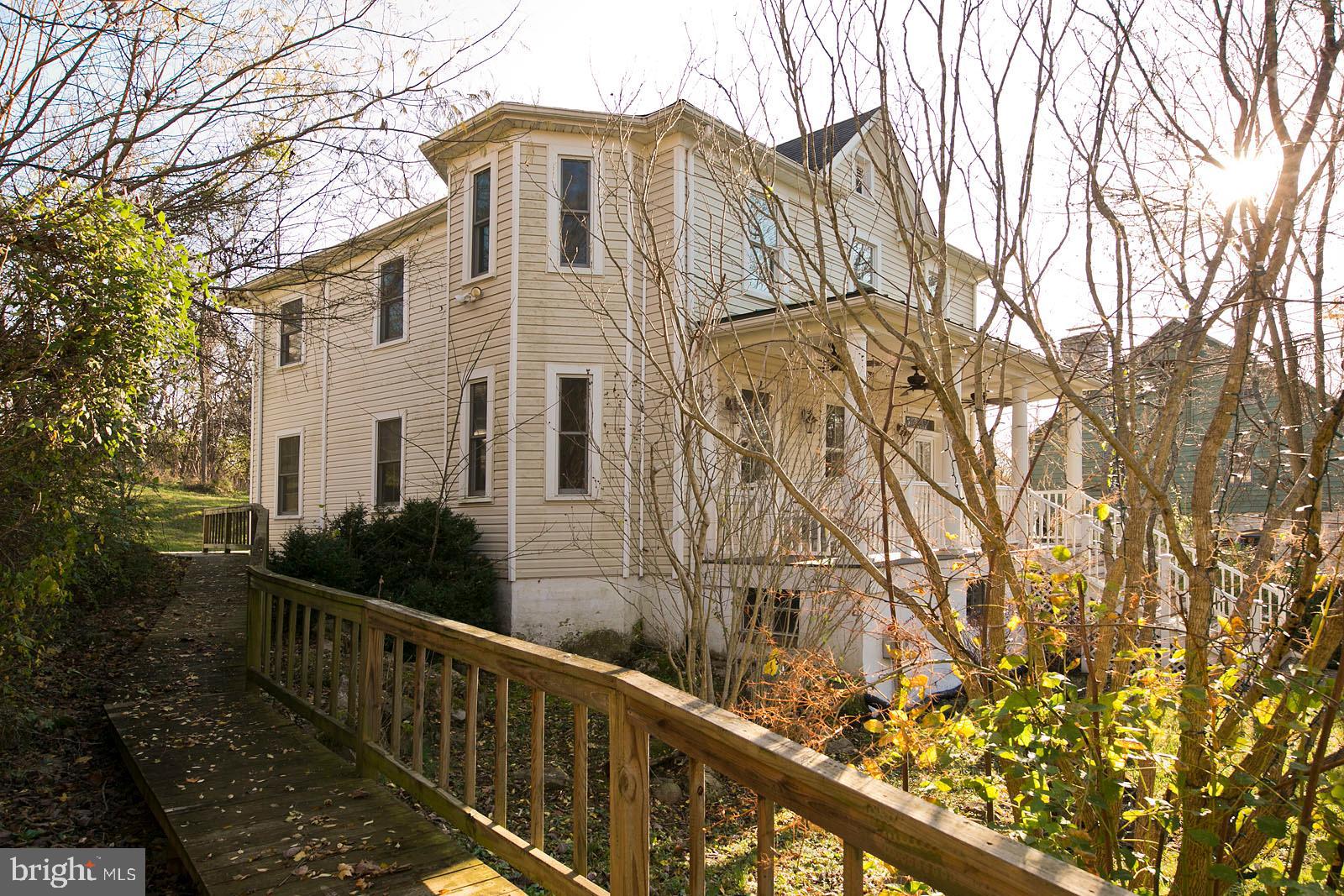 8 Cunningham Lane Boyce, VA 22620 - Photo 4 of 35 North side of home