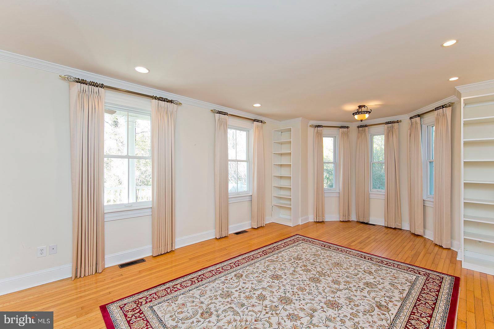 8 Cunningham Lane Boyce, VA 22620 - Photo 10 of 35 Living room filled with light