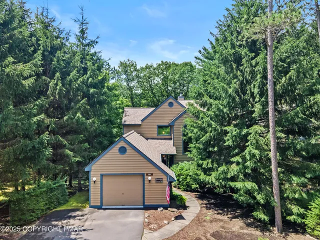 $299,000 | 2161 Oak Hill Drive, Canadensis, PA 18325