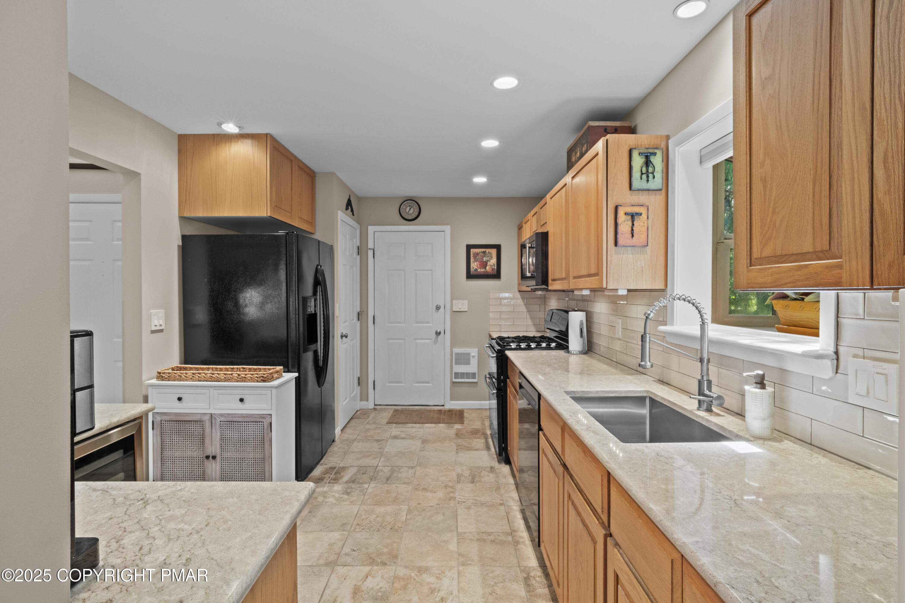 2161 Oak Hill Drive Canadensis, PA 18325 - Photo 11 of 64 Kitchen