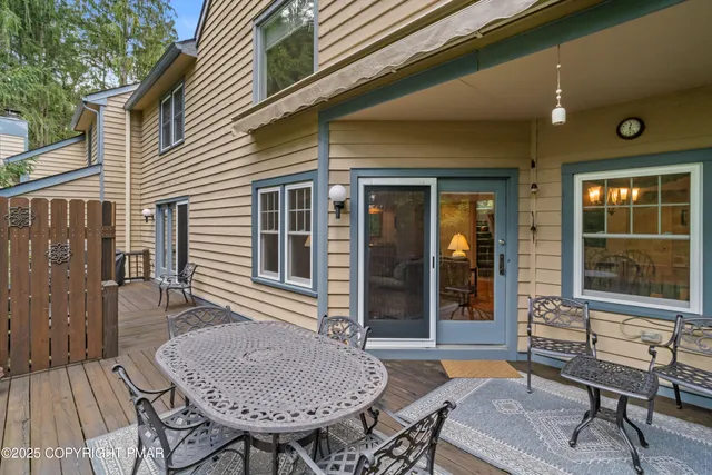 $299,000 | 2161 Oak Hill Drive, Canadensis, PA 18325