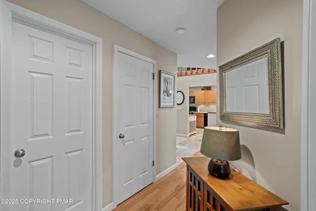 $299,000 | 2161 Oak Hill Drive, Canadensis, PA 18325