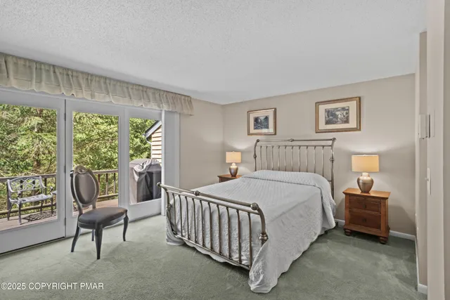 $299,000 | 2161 Oak Hill Drive, Canadensis, PA 18325