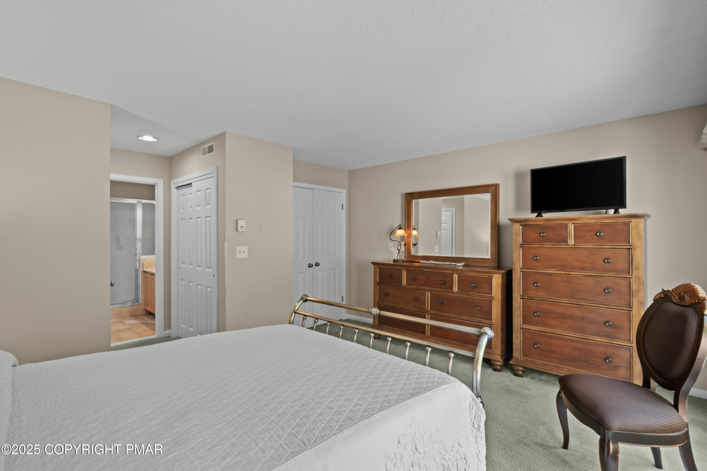 2161 Oak Hill Drive Canadensis, PA 18325 - Photo 19 of 64 Primary bedroom