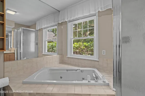 $299,000 | 2161 Oak Hill Drive, Canadensis, PA 18325