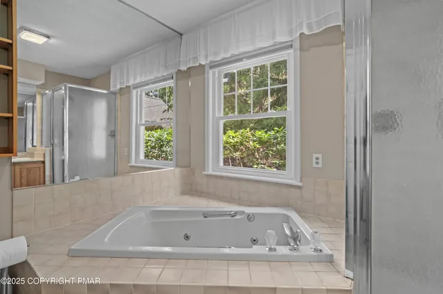 $299,000 | 2161 Oak Hill Drive, Canadensis, PA 18325