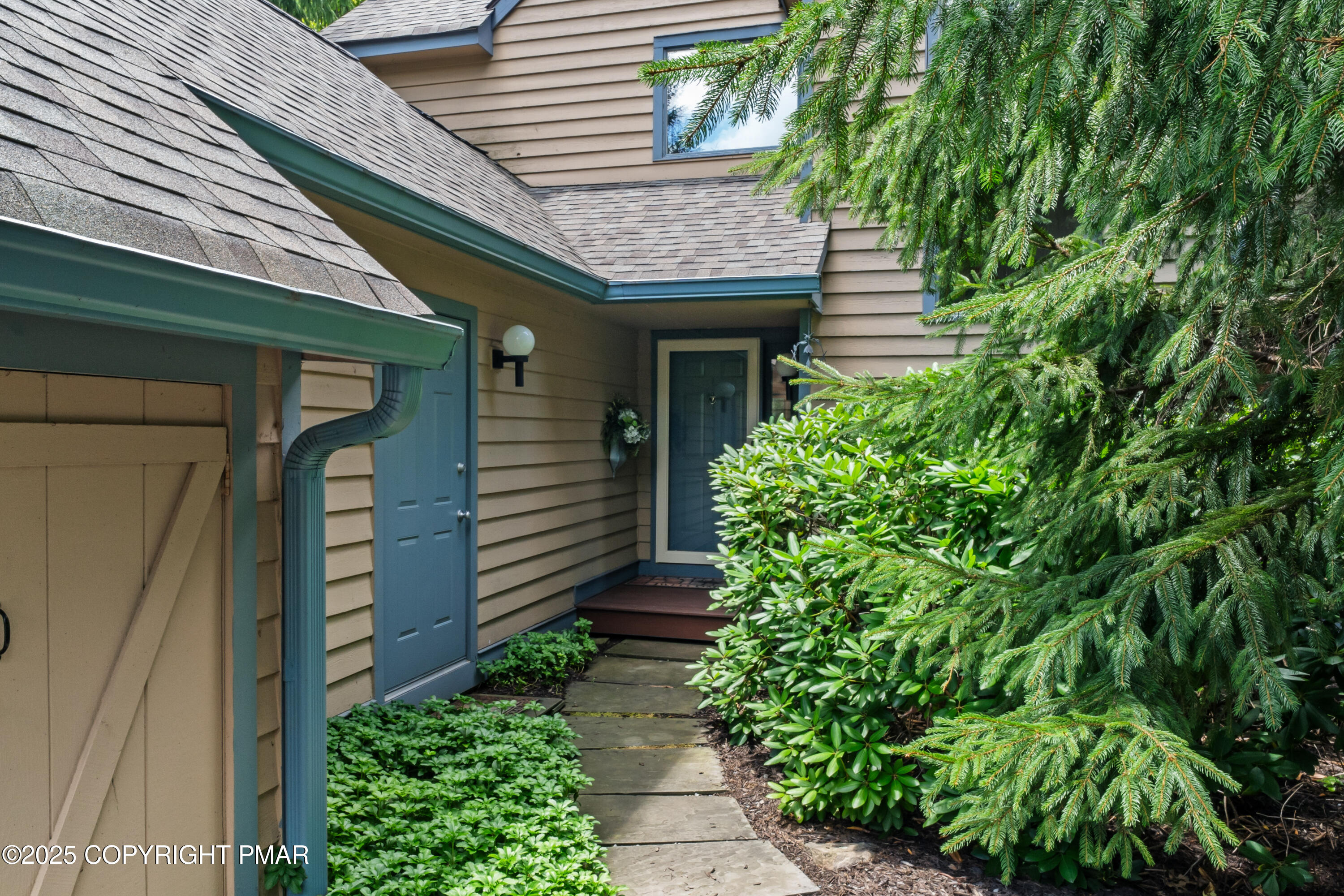 2161 Oak Hill Drive Canadensis, PA 18325 - Photo 2 of 64 Entrance