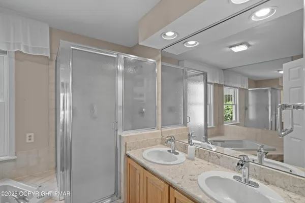 $299,000 | 2161 Oak Hill Drive, Canadensis, PA 18325
