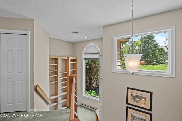 $299,000 | 2161 Oak Hill Drive, Canadensis, PA 18325