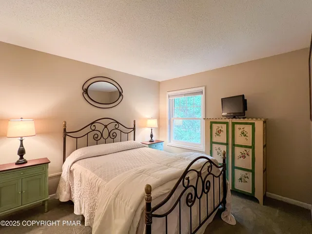 $299,000 | 2161 Oak Hill Drive, Canadensis, PA 18325