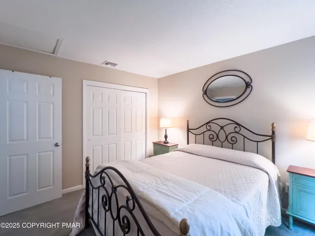 $299,000 | 2161 Oak Hill Drive, Canadensis, PA 18325