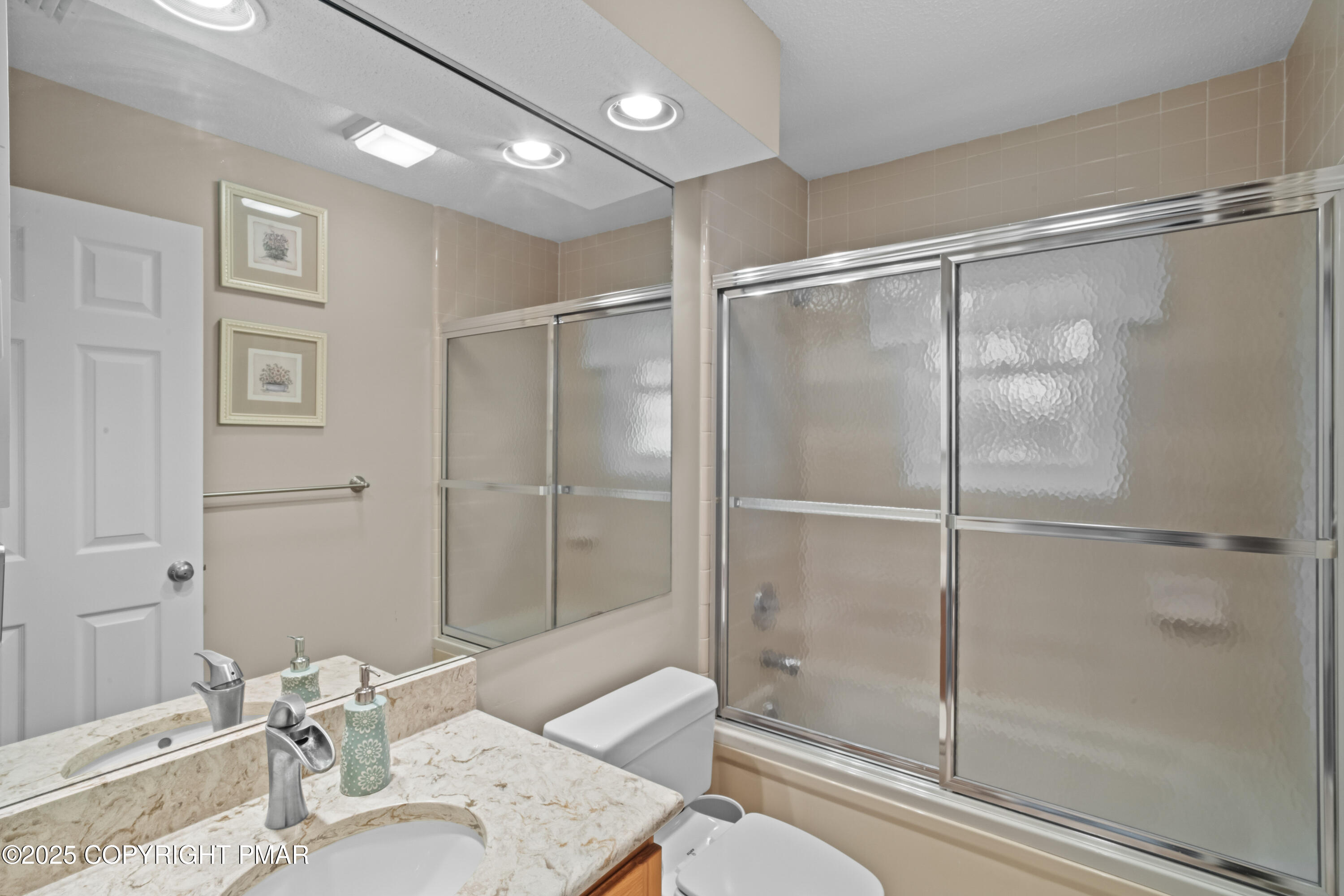 2161 Oak Hill Drive Canadensis, PA 18325 - Photo 32 of 64 2nd floor bathroom