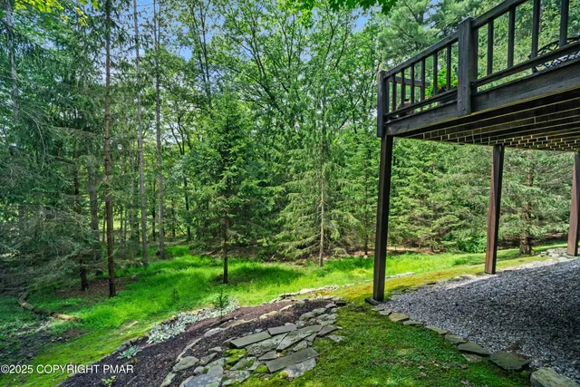 $299,000 | 2161 Oak Hill Drive, Canadensis, PA 18325