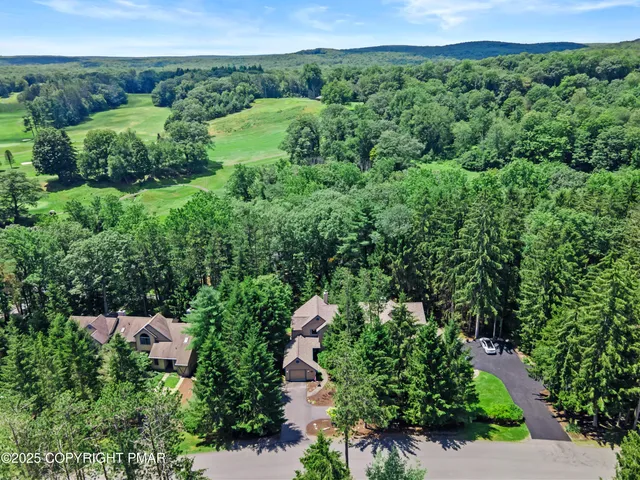 $299,000 | 2161 Oak Hill Drive, Canadensis, PA 18325