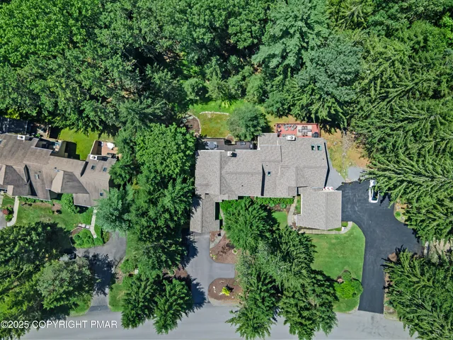 $299,000 | 2161 Oak Hill Drive, Canadensis, PA 18325