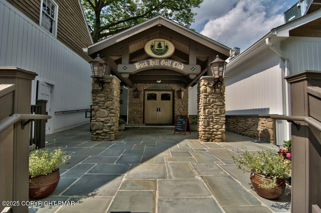 2161 Oak Hill Drive Canadensis, PA 18325 - Photo 42 of 64 2 Buck Hill Golf Club - Fairway Grill