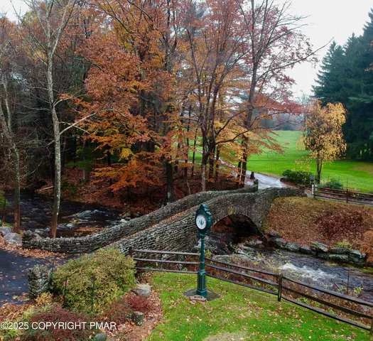 $299,000 | 2161 Oak Hill Drive, Canadensis, PA 18325