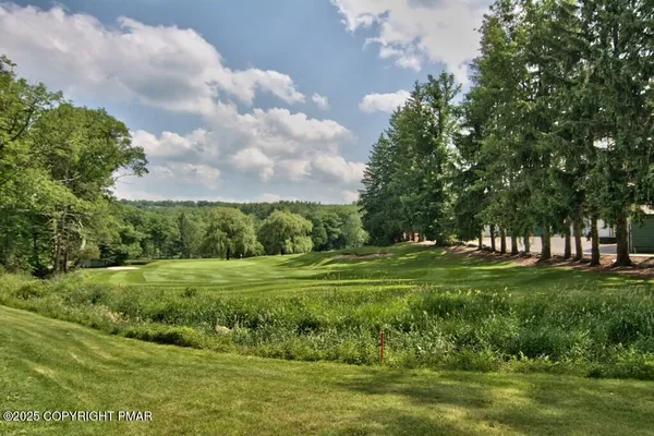 $299,000 | 2161 Oak Hill Drive, Canadensis, PA 18325