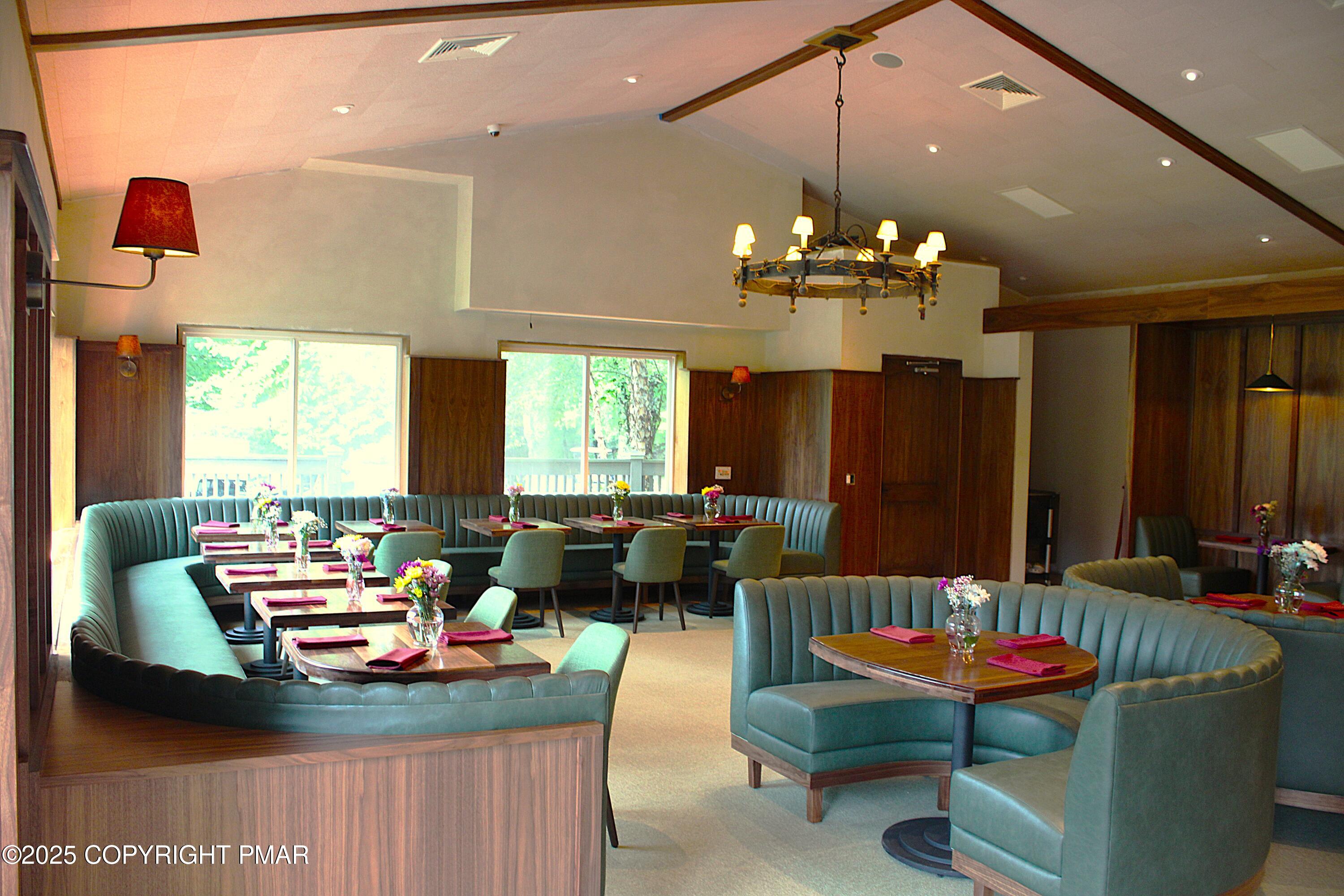 2161 Oak Hill Drive Canadensis, PA 18325 - Photo 47 of 64 5 Indoor dining and bar