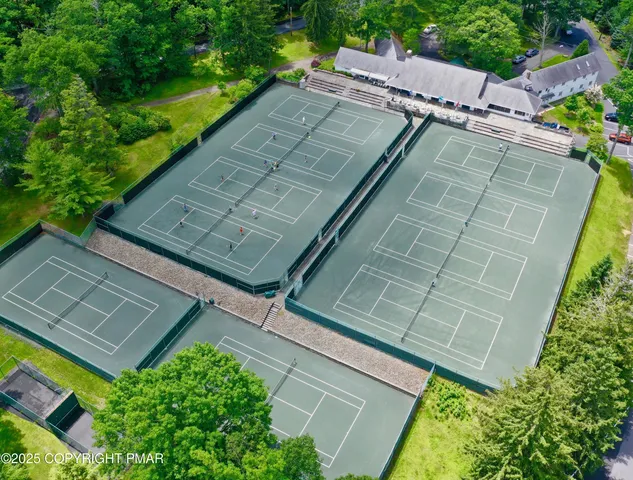 $299,000 | 2161 Oak Hill Drive, Canadensis, PA 18325