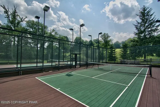 $299,000 | 2161 Oak Hill Drive, Canadensis, PA 18325