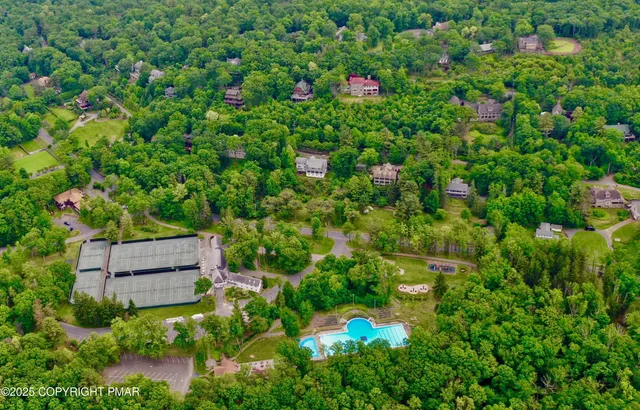 $299,000 | 2161 Oak Hill Drive, Canadensis, PA 18325