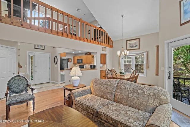 $299,000 | 2161 Oak Hill Drive, Canadensis, PA 18325