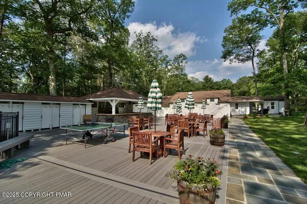 $299,000 | 2161 Oak Hill Drive, Canadensis, PA 18325
